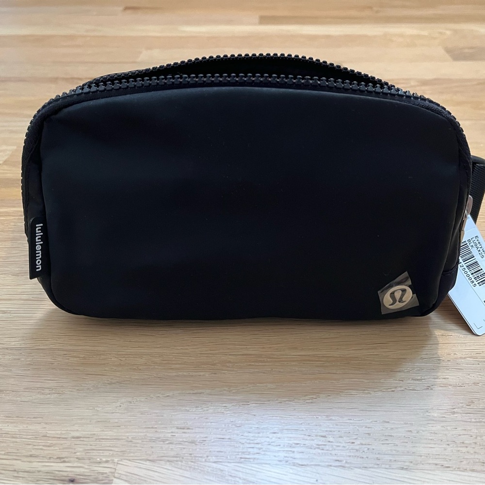 Lululemon Athletica Everywhere Black Belt Bag
